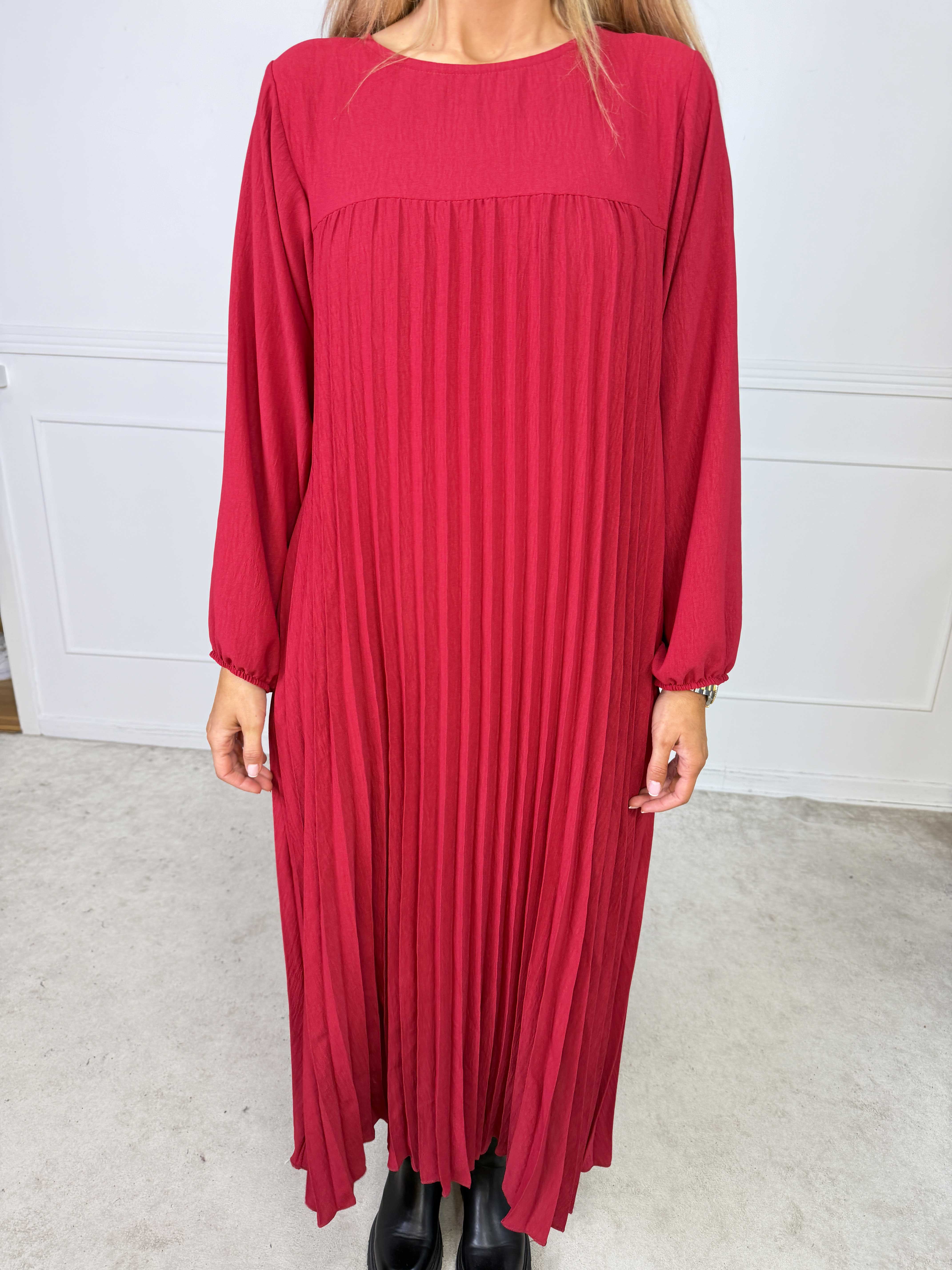 Nancy Long Sleeve - Lång plus size klänning med plissering och fickor